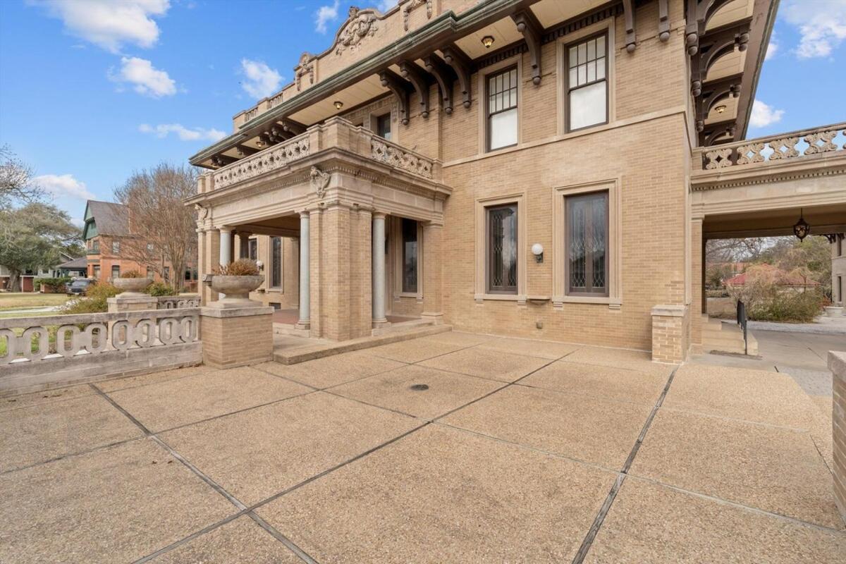 Historic Migel House In Downtown Waco Villa Bagian luar foto