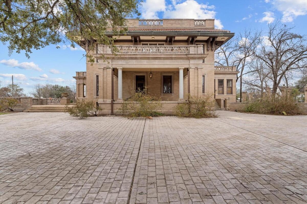 Historic Migel House In Downtown Waco Villa Bagian luar foto