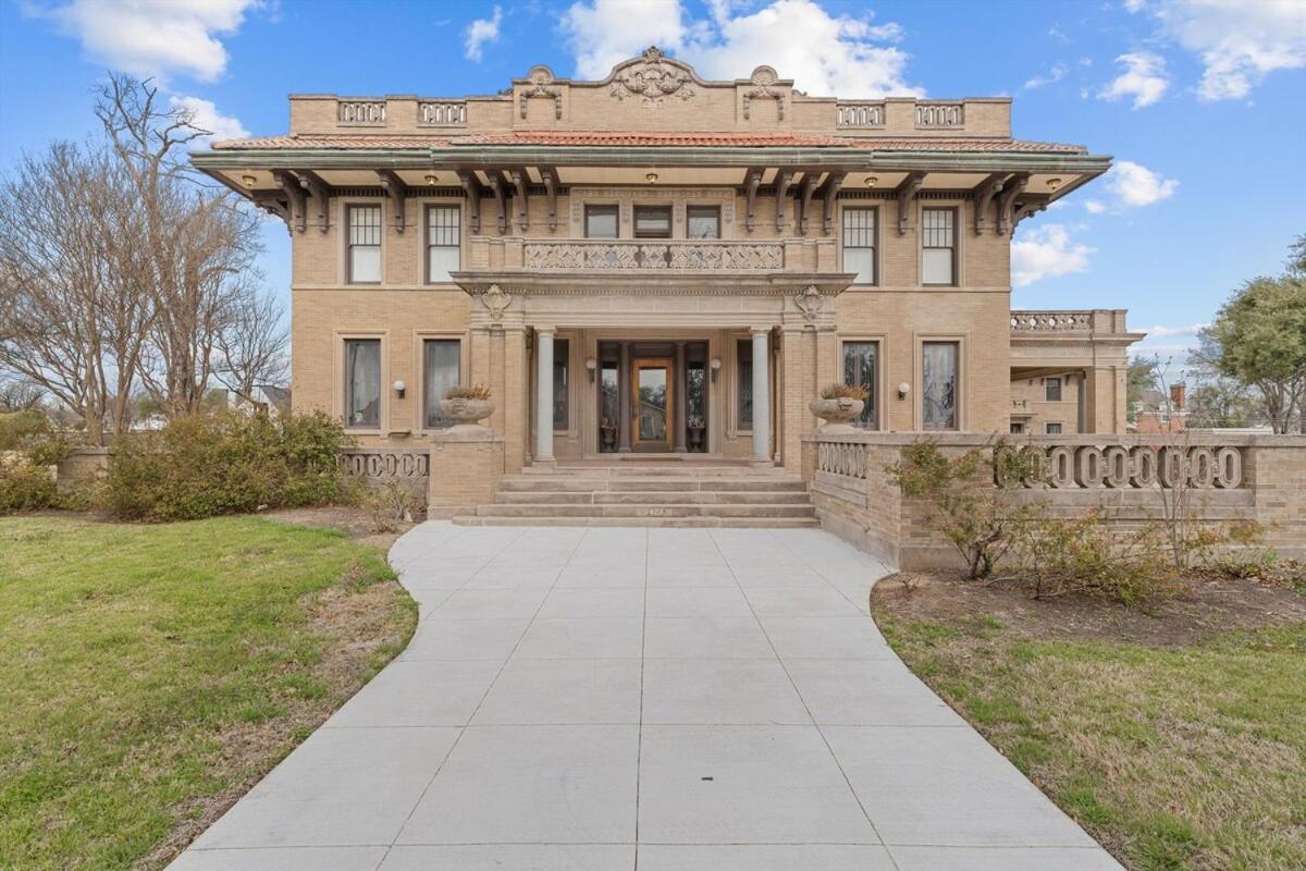 Historic Migel House In Downtown Waco Villa Bagian luar foto